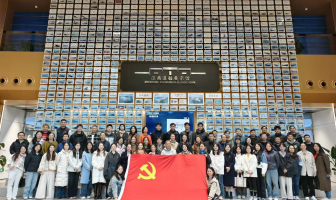 华东师大二附中党委组织开展江南造船厂参观学习活动