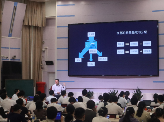以史为脉、以境为线、以融为策 ，上海市高中生物学“双新”教学研讨活动在我校圆满举行
