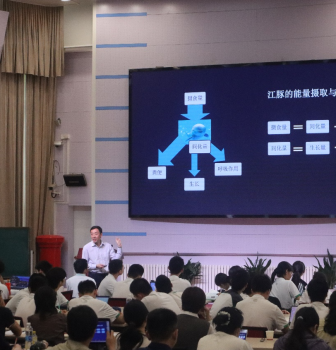 以史为脉、以境为线、以融为策 ，上海市高中生物学“双新”教学研讨活动在我校圆满举行