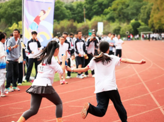 五育并举落地，汗水挥洒青春—— 二附中全体高一学生每日两小时运动火热进行中！