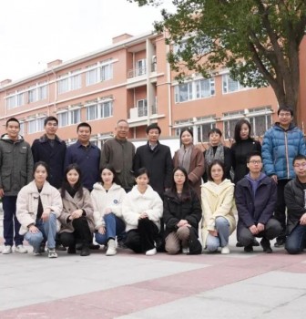 “化学教学实践研究转型”——教师教育学院团队推进二附中教师专业发展项目教研活动