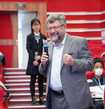 WLA Laureates Camp Tour into No. 2 High School of ECNU, Dialogue between Efim Zelmanov, Winner of Fields Medal and Students and Teachers
