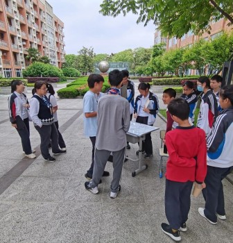 华东师大二附中天文社组织太阳黑子观测活动
