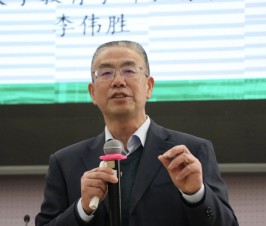 以“生生交往”为核心，创建优质资源系统——中青年教师培训顺利举办