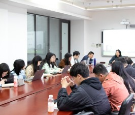 善抓教育契机，倾注爱与真诚——记见习教师培训