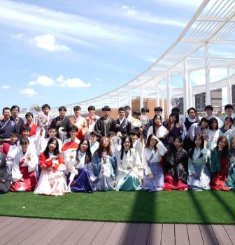着汉服、绘团扇、提兔灯，体验中华文化——记国际部中秋活动