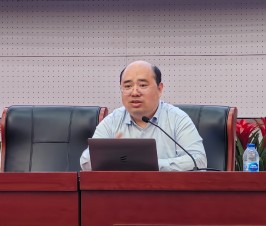 复旦大学林伟教授为二附中学子做专题讲座