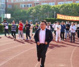 “二十大引领中国式现代化，二十年东迁浦东潜心育英才”——华东师大二附中2022年度教职工运动会顺利举行