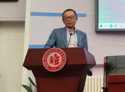 “你应该知道的经济学” ——复旦大学张军教授为二附中学子做专题讲座
