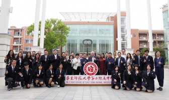 多伦多大学士嘉堡校区副校长William Gough教授来访二附中