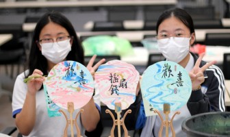 不“漆”而遇，扇映华章——记学校图书馆十月主题活动