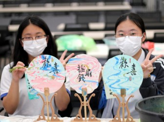 不“漆”而遇，扇映华章——记学校图书馆十月主题活动