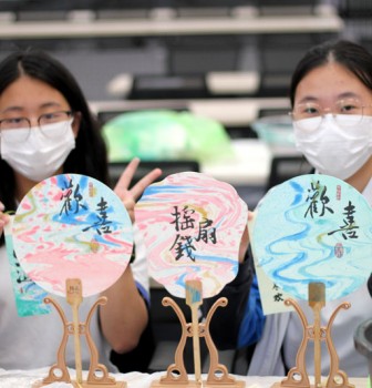 不“漆”而遇，扇映华章——记学校图书馆十月主题活动
