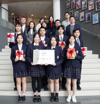 Pudong Library’s Off-site Circulation Service Point License Granting – Book Donation Ceremony Held Successfully