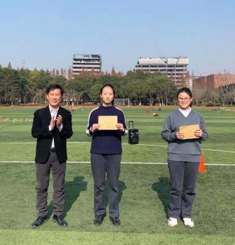 “释放压力，调节身心”——高三年级组趣味运动会精彩瞬间