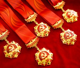我校12位老同志荣获“光荣在党50年”纪念章
