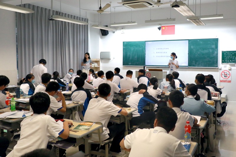 华东师范大学第二附属中学 – 本学期9月主题班会课剪影